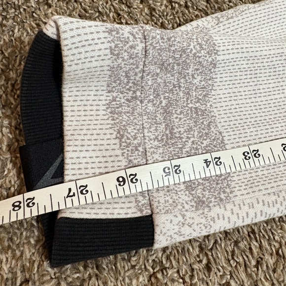 Gymshark Textured Gray and White Pants - Picture 7 of 8